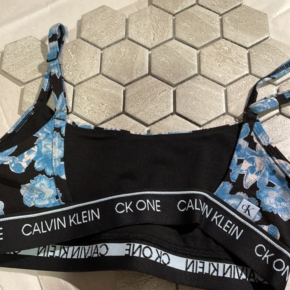 Calvin Klein Sports Bra - Picture 3 of 4